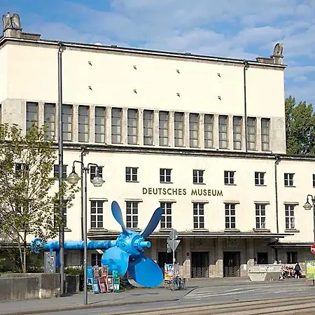 Living Am Deutschen Museum 3*